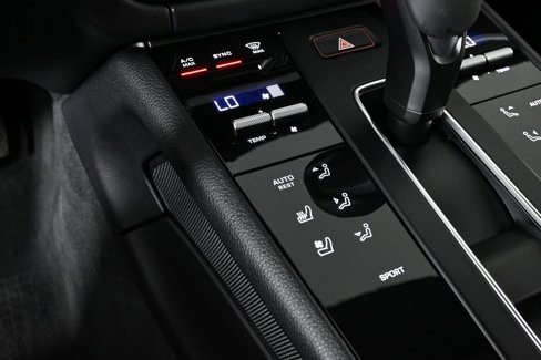 Certified 2025 Porsche Macan image 17