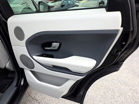 Used 2015 Land Rover Range Rover Evoque Prestige image 44