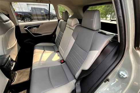Used 2021 Toyota RAV4 XLE Premium image 27
