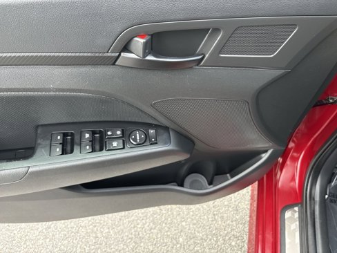 Used 2017 Hyundai Elantra Sport image 14