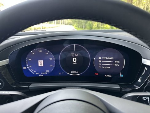 New 2025 Porsche Macan Electric image 19