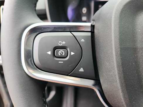 New 2025 Volvo XC40 B5 Core w/ Climate Package image 32