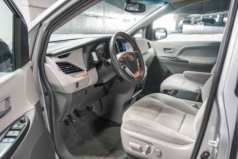 Used 2016 Toyota Sienna LE image 17