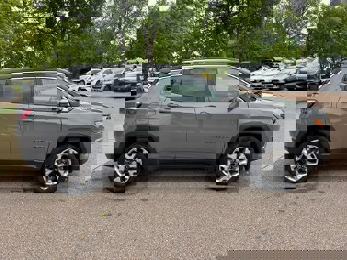 Used 2021 Jeep Compass Limited w/ Sun and Sound Group image 8