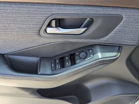 Used 2021 Nissan Rogue SV image 18