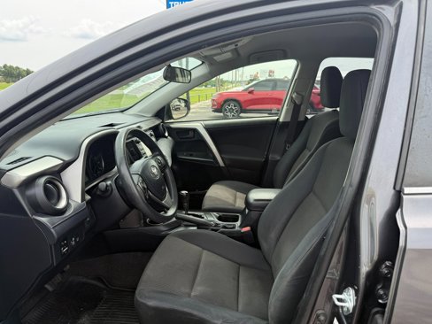 Used 2017 Toyota RAV4 LE image 11