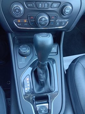 Used 2021 Jeep Cherokee Limited image 20