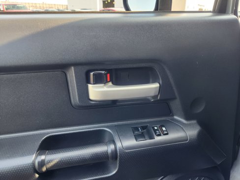 Used 2012 Toyota FJ Cruiser 4WD image 24