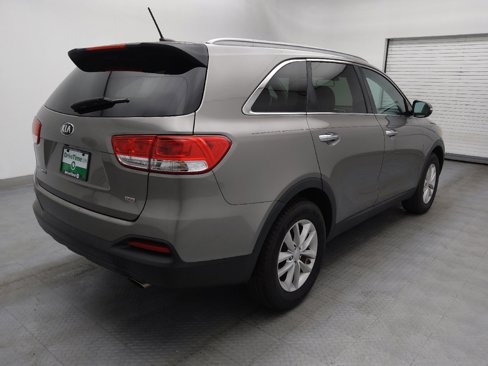 Used 2017 Kia Sorento LX image 9