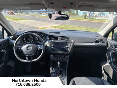 Used 2020 Volkswagen Tiguan SE w/ Panoramic Sunroof Package image 21