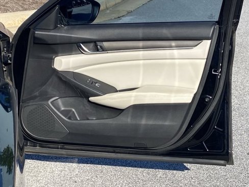 Used 2018 Honda Accord LX image 24