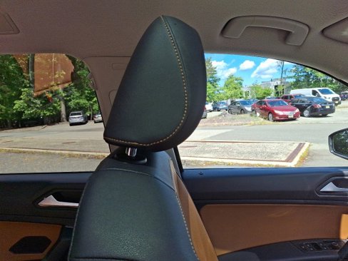Used 2019 Volkswagen Tiguan SE w/ Panoramic Sunroof Package image 13