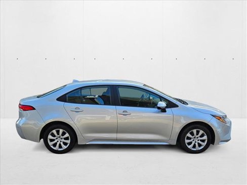 Used 2021 Toyota Corolla LE image 5
