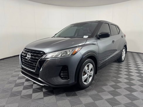 Used 2022 Nissan Kicks S image 3