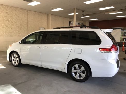 Used 2014 Toyota Sienna LE image 8