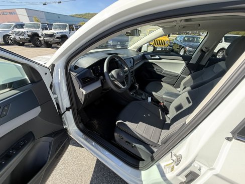 Certified 2022 Volkswagen Taos SE image 10