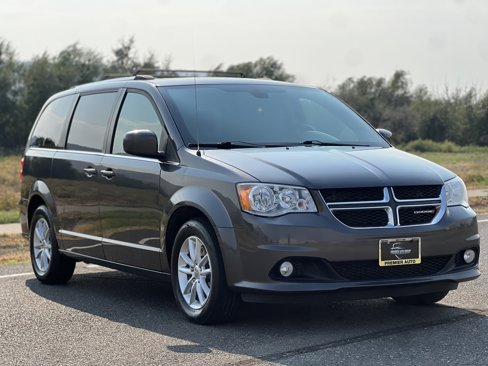 Used 2018 Dodge Grand Caravan SXT image 2