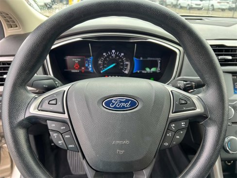 Used 2017 Ford Fusion SE image 15