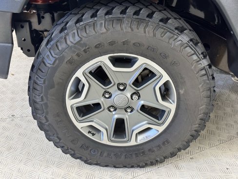 Used 2014 Jeep Wrangler Unlimited Rubicon w/ Max Tow Package image 9