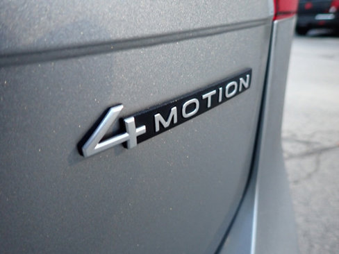 Used 2022 Volkswagen Tiguan SE R-Line image 4
