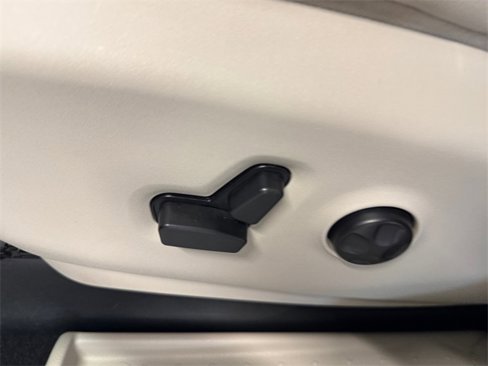 Used 2017 Chrysler Pacifica Touring-L Plus image 23