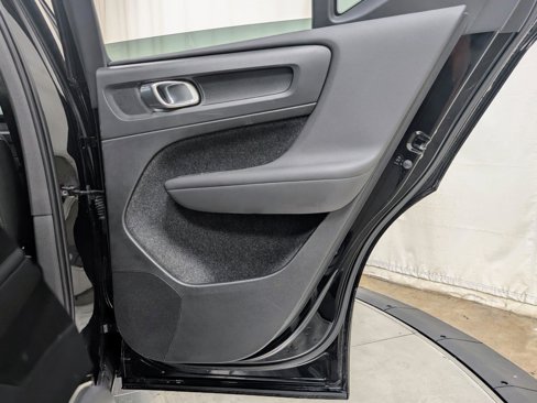 Used 2023 Volvo XC40 Recharge Core image 17