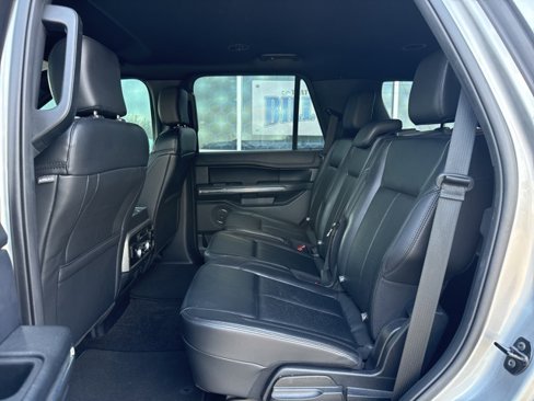 Used 2020 Ford Expedition XLT w/ Equipment Group 202A image 10