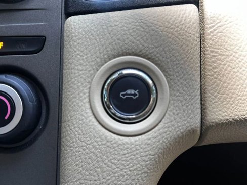 Used 2018 Ford Taurus SE image 13