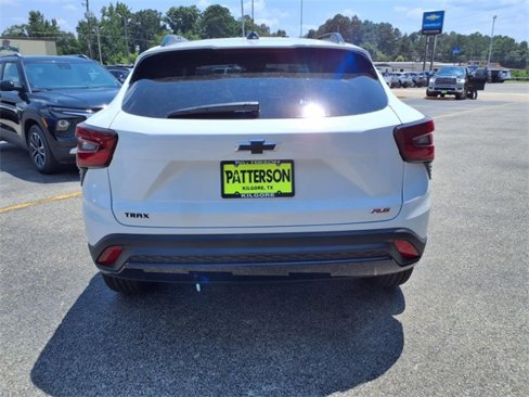 New 2025 Chevrolet Trax RS w/ Sunroof Package image 3