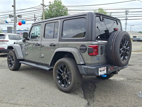 Used 2023 Jeep Wrangler Unlimited Sahara image 27
