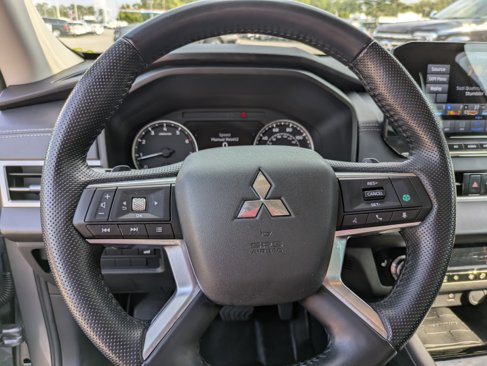 Used 2022 Mitsubishi Outlander SE image 18