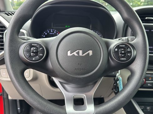 Used 2022 Kia Soul LX image 17