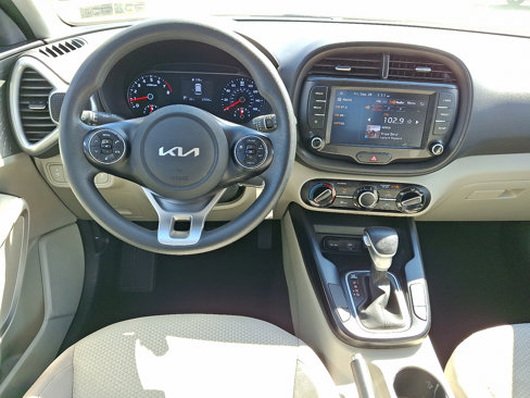Used 2022 Kia Soul LX image 10