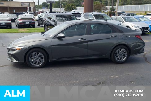 Used 2024 Hyundai Elantra SEL image 11