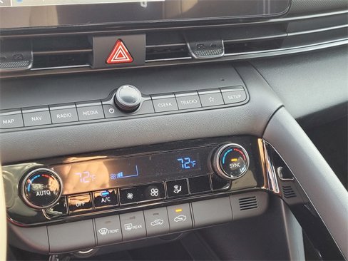 New 2025 Hyundai Elantra SEL image 16