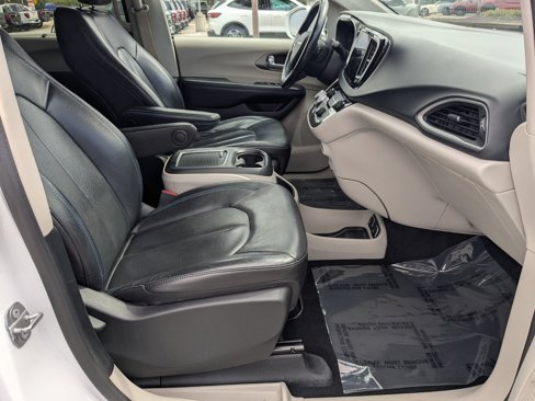 Used 2021 Chrysler Pacifica Touring-L image 37