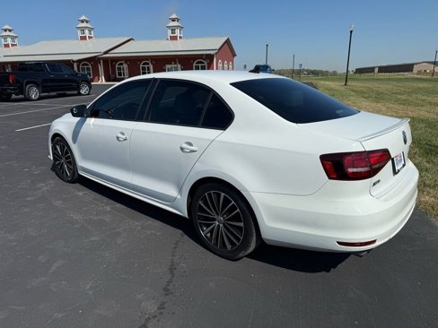 Used 2016 Volkswagen Jetta Sport image 8