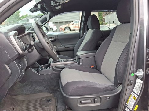 Used 2021 Toyota Tacoma TRD Off-Road image 13