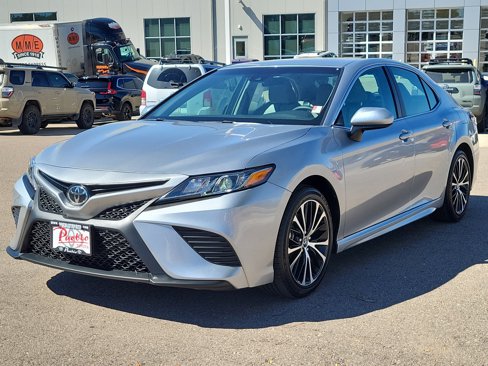 Used 2018 Toyota Camry SE image 4