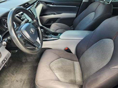 Used 2018 Toyota Camry LE image 8