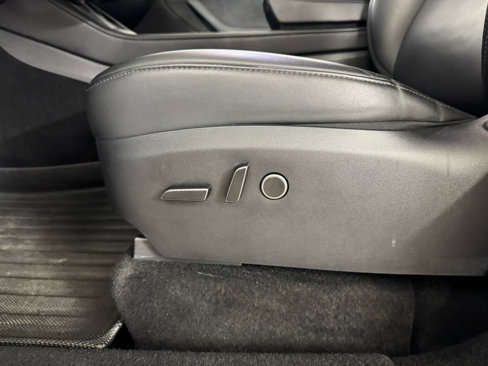 Used 2023 Tesla Model Y AWD image 14