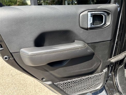 Used 2021 Jeep Gladiator Overland image 12