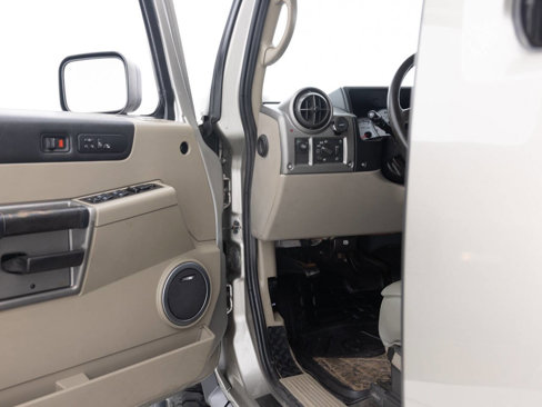 Used 2003 HUMMER H2 w/ Preferred Equipment Group image 24