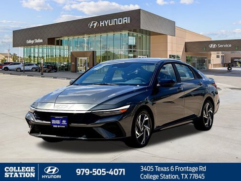 Used 2025 Hyundai Elantra Sport image 3