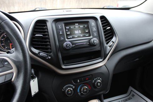 Used 2018 Jeep Cherokee Latitude image 25