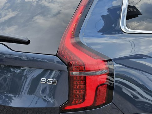 New 2025 Volvo XC90 B5 Plus w/ Protection Package Premier image 8