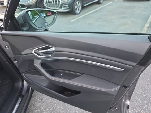 Used 2021 Audi e-tron Premium w/ Convenience Plus Package image 46