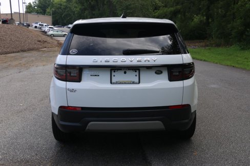 Used 2020 Land Rover Discovery Sport SE image 4