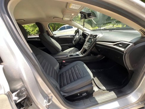 Used 2019 Ford Fusion SE image 11