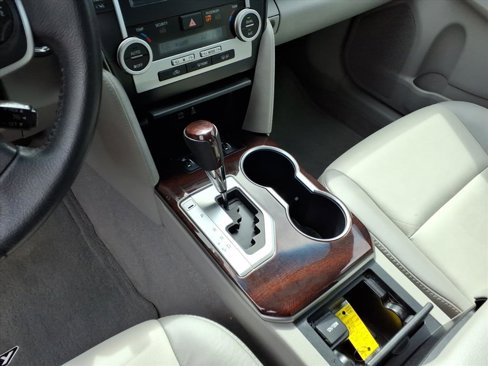 Used 2012 Toyota Camry XLE image 17